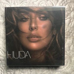 HUDA beauty 3D Highlighter Palette